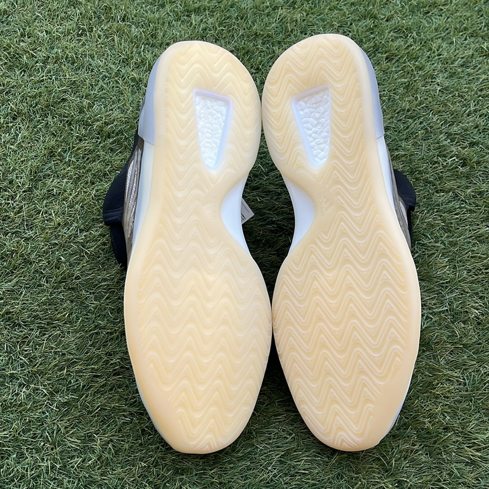Adidas Yeezy Quantum - Picture 5 of 5